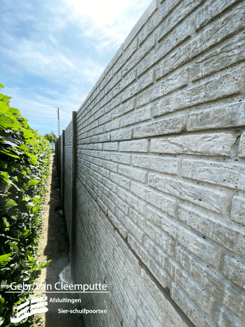 Betonnen afsluiting met sier motief Zottegem, Oost-Vlaanderen
