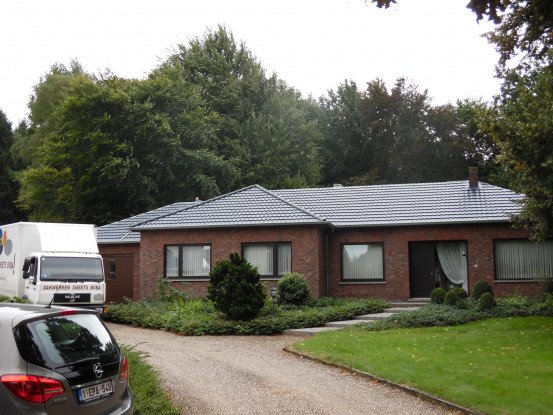 Plaatsen van hellende daken Neeroeteren - Maaseik, Limburg