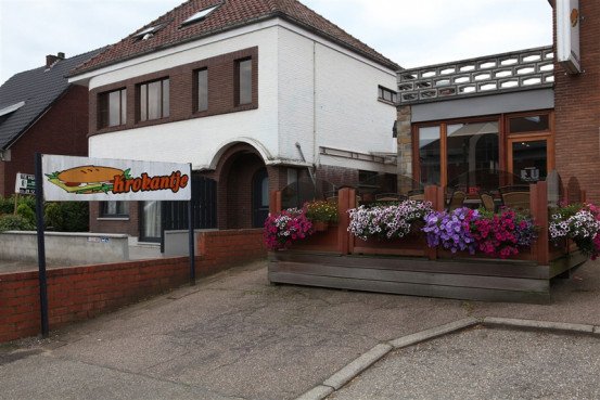 Broodjeszaak met een zomerterras Lummen, Limburg